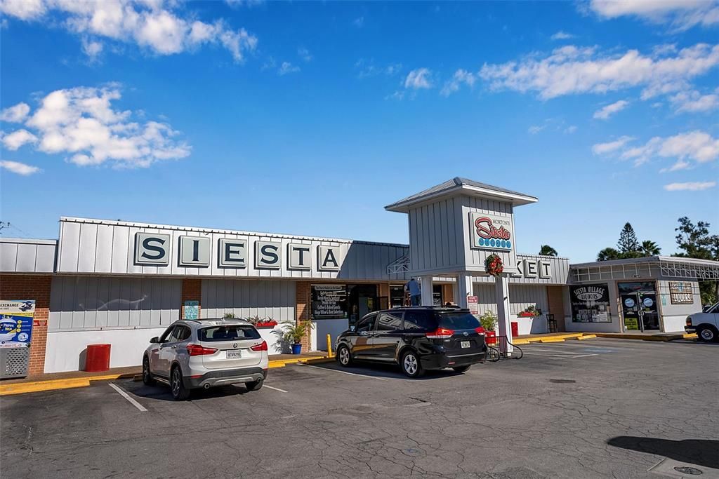 待售: $980,000 (4 贝兹, 2 浴室, 1702 平方英尺)