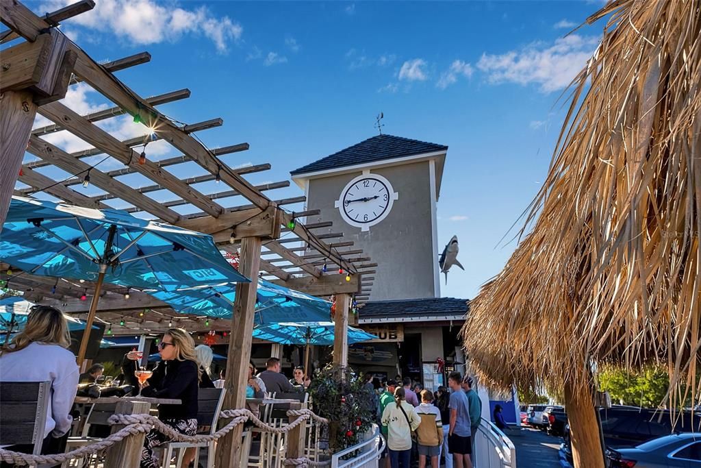 待售: $980,000 (4 贝兹, 2 浴室, 1702 平方英尺)