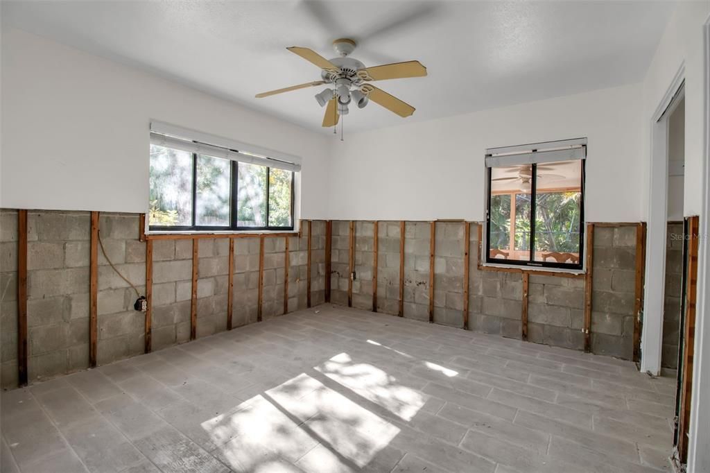 待售: $980,000 (4 贝兹, 2 浴室, 1702 平方英尺)