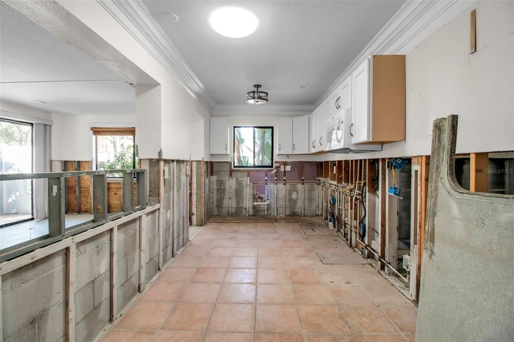 待售: $980,000 (4 贝兹, 2 浴室, 1702 平方英尺)