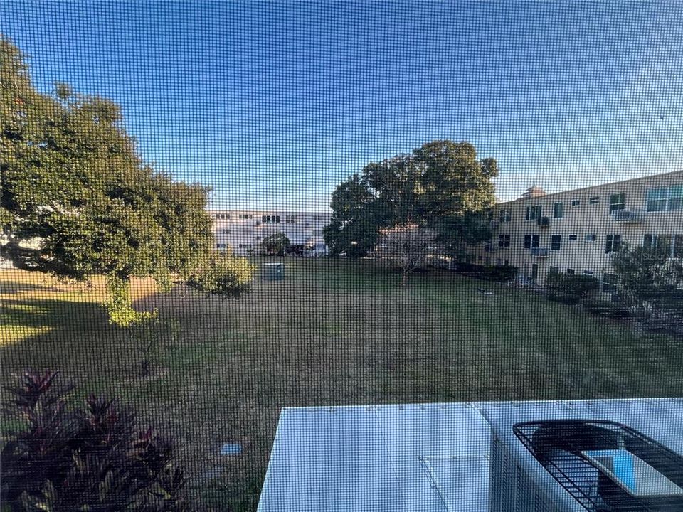 For Sale: $165,000 (2 beds, 2 baths, 1100 Square Feet)