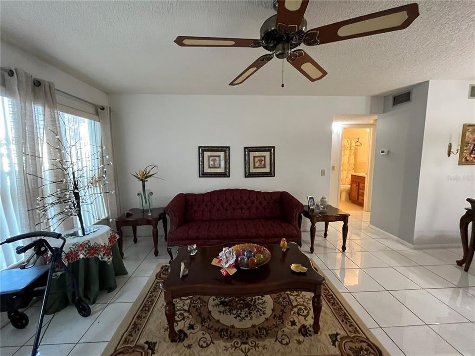 For Sale: $165,000 (2 beds, 2 baths, 1100 Square Feet)