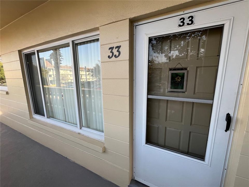 For Sale: $165,000 (2 beds, 2 baths, 1100 Square Feet)