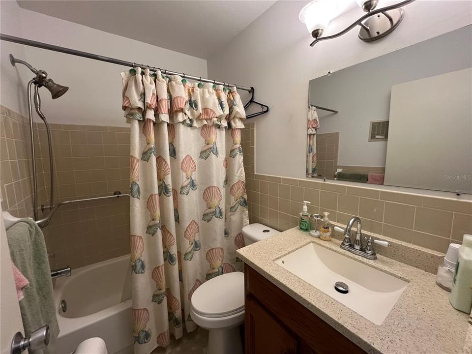 For Sale: $165,000 (2 beds, 2 baths, 1100 Square Feet)