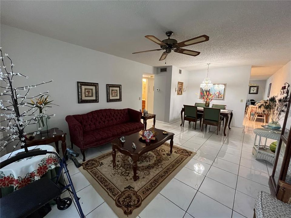 For Sale: $165,000 (2 beds, 2 baths, 1100 Square Feet)