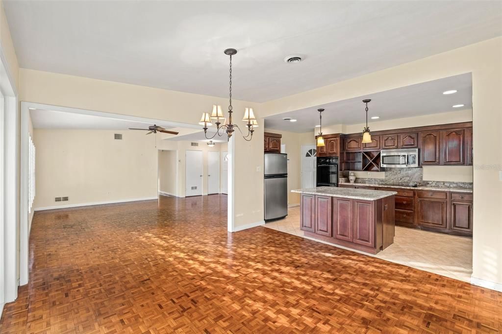 Activo con contrato: $585,000 (3 camas, 2 baños, 1480 Pies cuadrados)