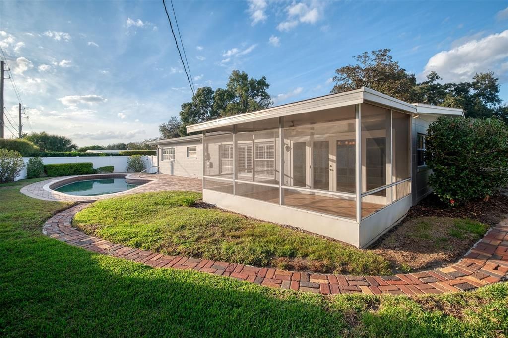 Activo con contrato: $585,000 (3 camas, 2 baños, 1480 Pies cuadrados)