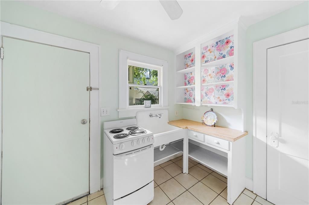 For Rent: $1,695 (2 beds, 1 baths, 640 Square Feet)