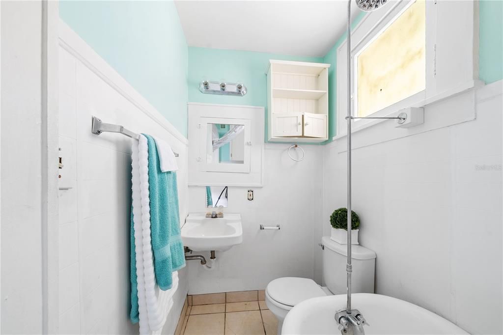 For Rent: $1,695 (2 beds, 1 baths, 640 Square Feet)