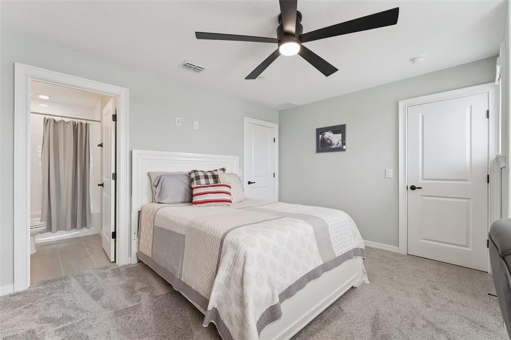 For Sale: $600,000 (3 beds, 3 baths, 1998 Square Feet)