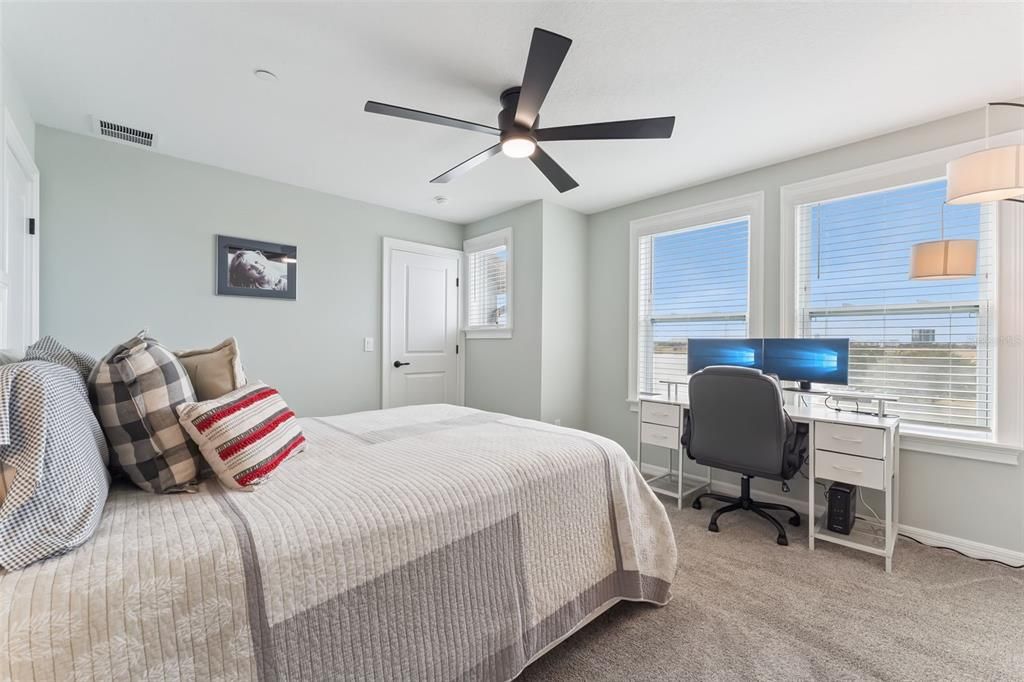 For Sale: $600,000 (3 beds, 3 baths, 1998 Square Feet)