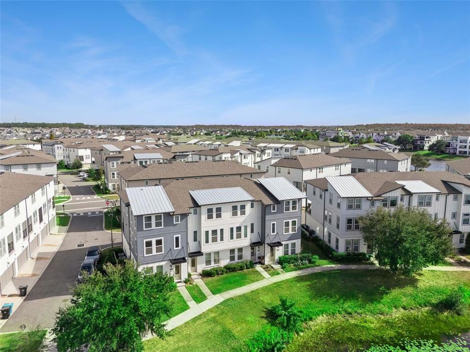 For Sale: $600,000 (3 beds, 3 baths, 1998 Square Feet)