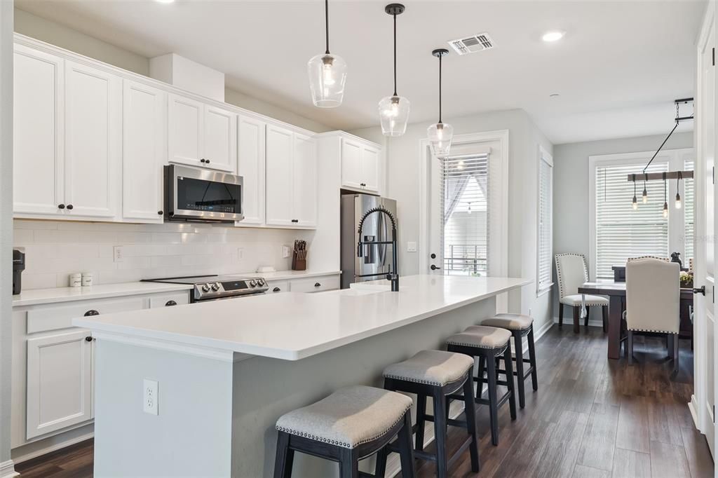 For Sale: $600,000 (3 beds, 3 baths, 1998 Square Feet)