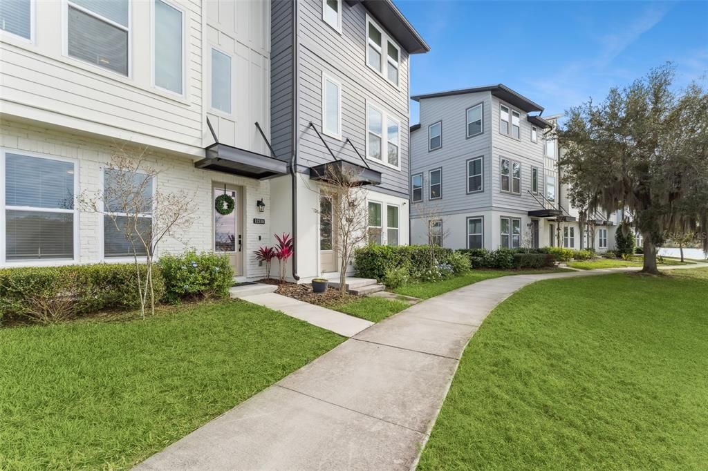 For Sale: $600,000 (3 beds, 3 baths, 1998 Square Feet)