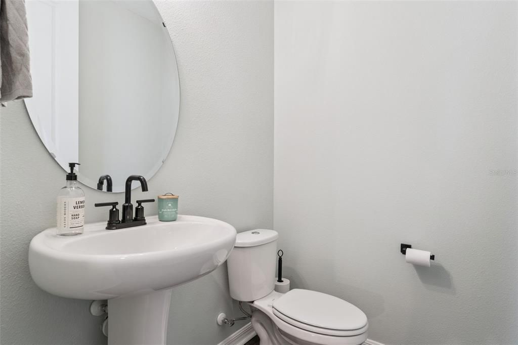 For Sale: $600,000 (3 beds, 3 baths, 1998 Square Feet)