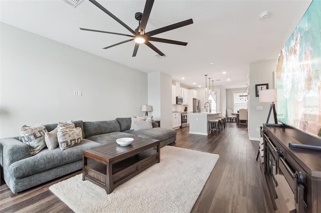 For Sale: $600,000 (3 beds, 3 baths, 1998 Square Feet)