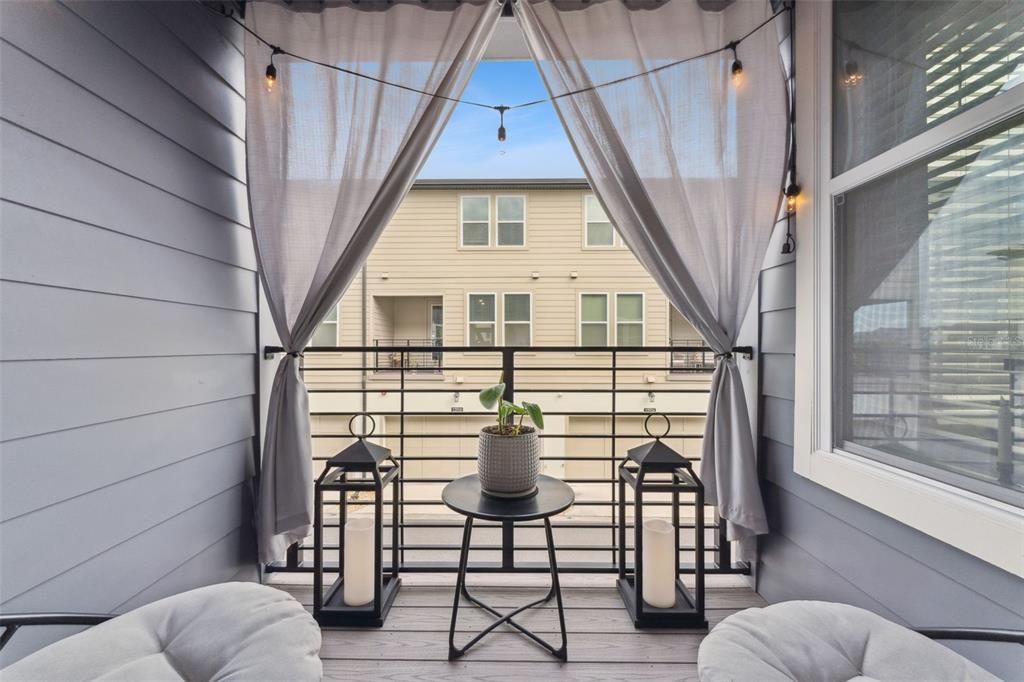 For Sale: $600,000 (3 beds, 3 baths, 1998 Square Feet)