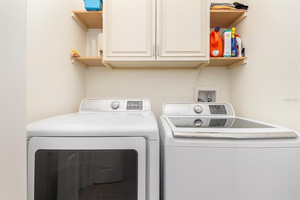 En Venta: $320,000 (3 camas, 2 baños, 1215 Pies cuadrados)