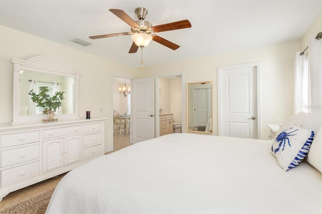 En Venta: $320,000 (3 camas, 2 baños, 1215 Pies cuadrados)