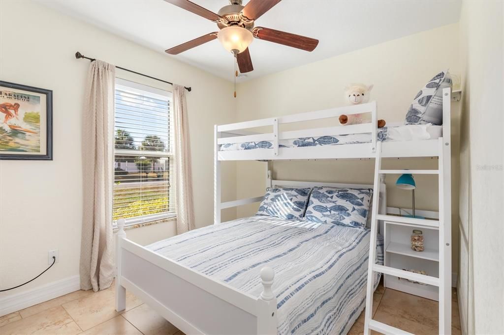 En Venta: $320,000 (3 camas, 2 baños, 1215 Pies cuadrados)