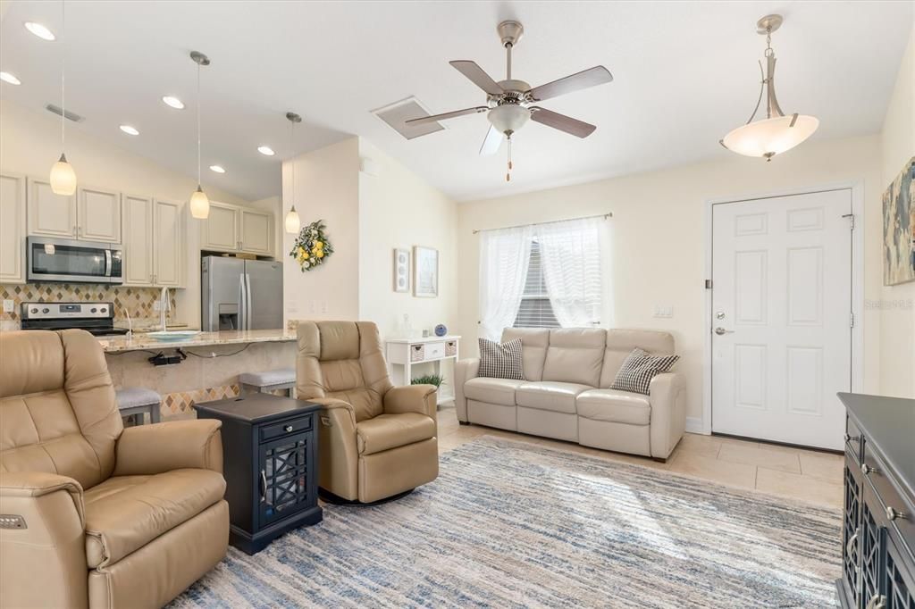 En Venta: $320,000 (3 camas, 2 baños, 1215 Pies cuadrados)