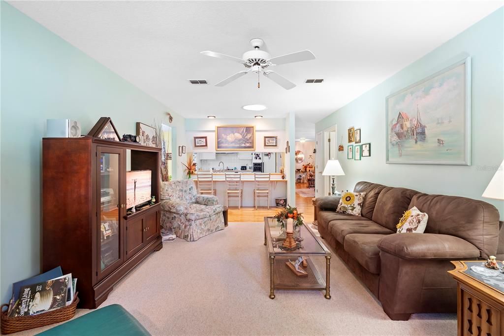 На продажу: $415,000 (3 спален, 2 ванн, 2124 Квадратных фут)