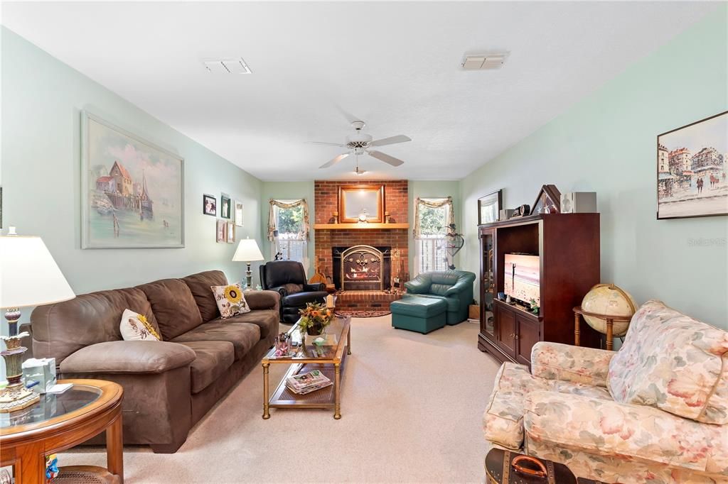 На продажу: $415,000 (3 спален, 2 ванн, 2124 Квадратных фут)