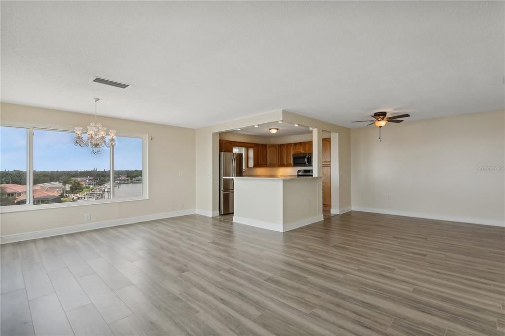 待售: $350,000 (2 贝兹, 2 浴室, 1250 平方英尺)