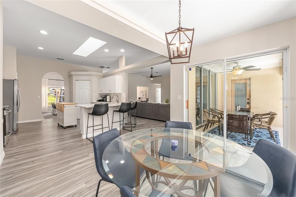 En Venta: $659,000 (4 camas, 3 baños, 2466 Pies cuadrados)