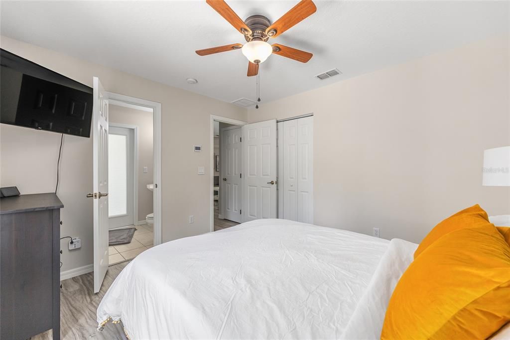 En Venta: $659,000 (4 camas, 3 baños, 2466 Pies cuadrados)