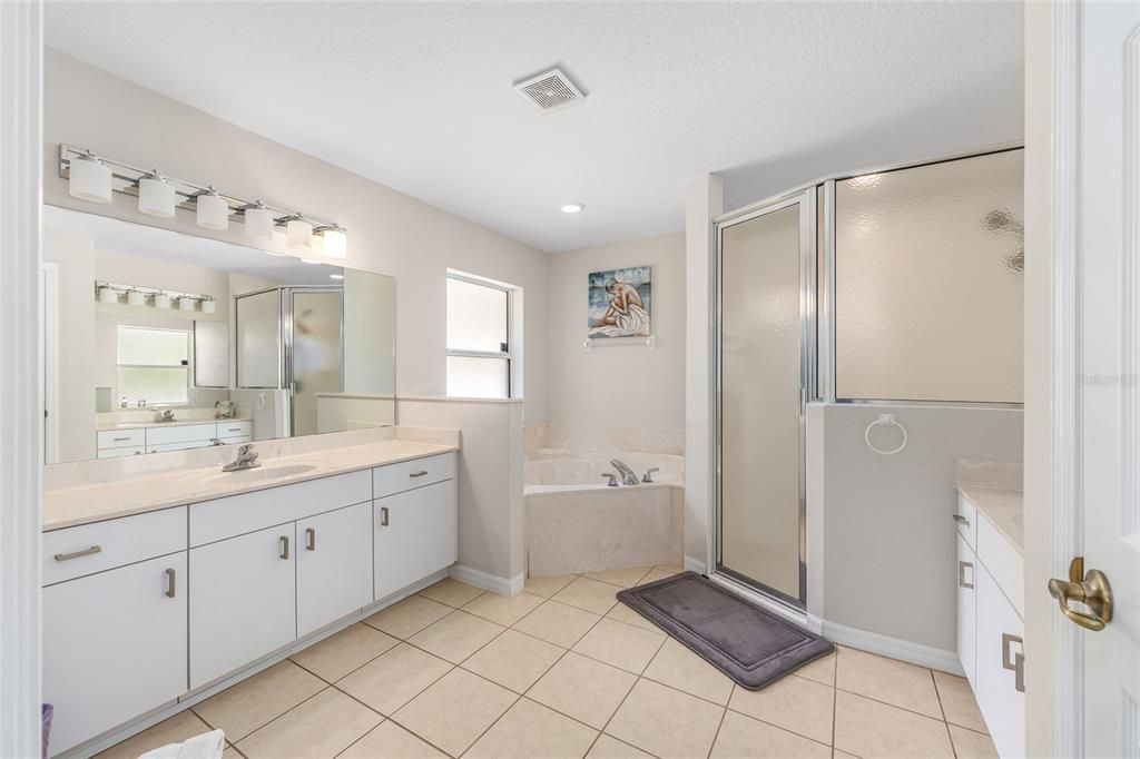 En Venta: $659,000 (4 camas, 3 baños, 2466 Pies cuadrados)