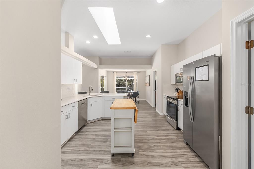 En Venta: $659,000 (4 camas, 3 baños, 2466 Pies cuadrados)