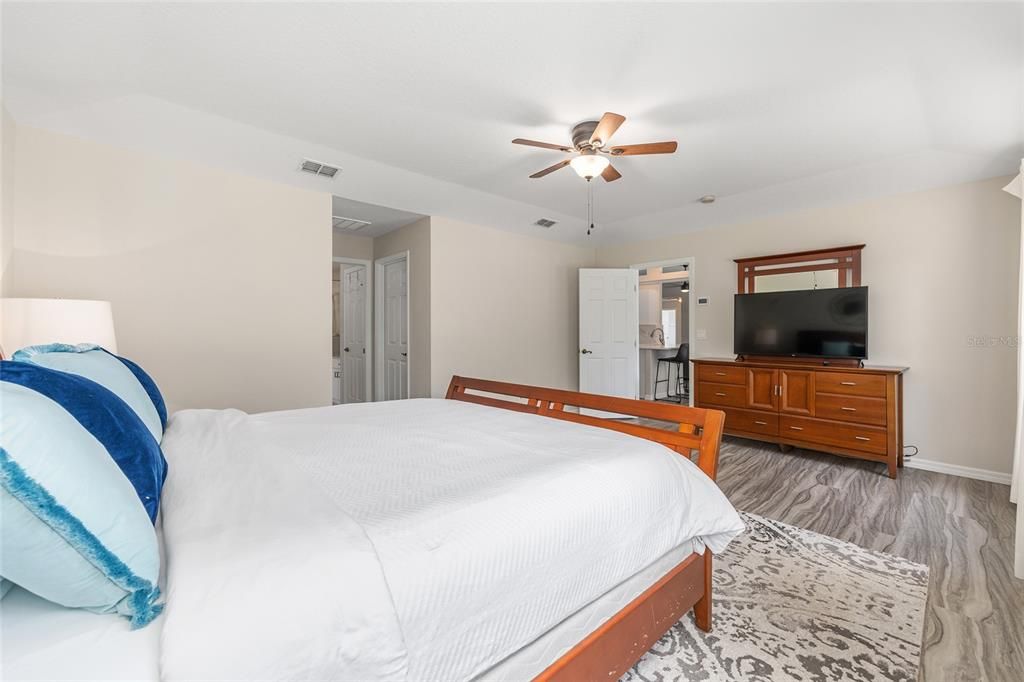 En Venta: $659,000 (4 camas, 3 baños, 2466 Pies cuadrados)