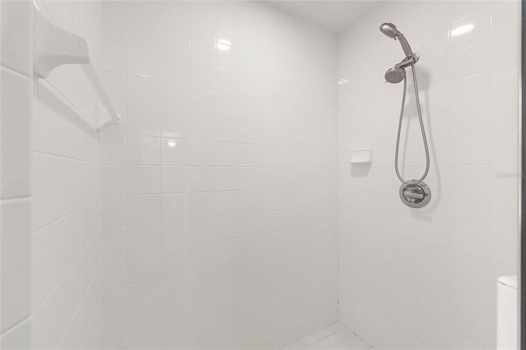 En Venta: $659,000 (4 camas, 3 baños, 2466 Pies cuadrados)