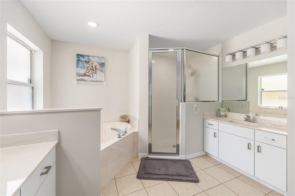 En Venta: $659,000 (4 camas, 3 baños, 2466 Pies cuadrados)