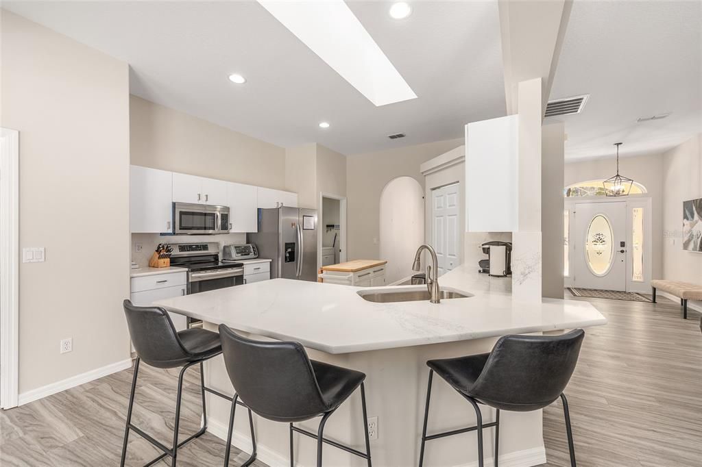 En Venta: $659,000 (4 camas, 3 baños, 2466 Pies cuadrados)