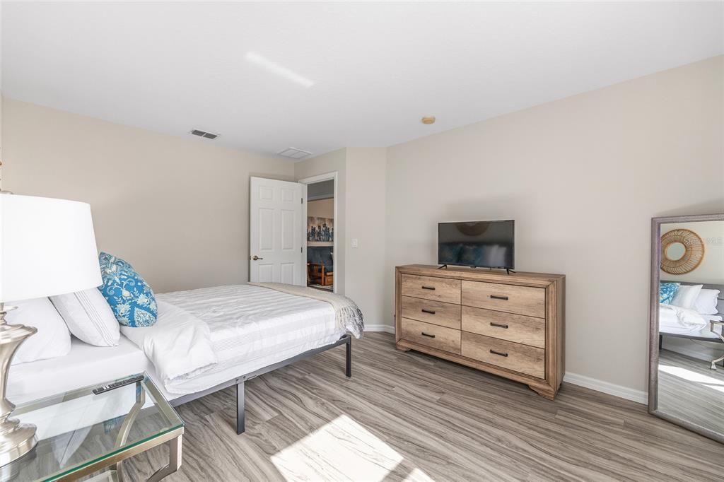 En Venta: $659,000 (4 camas, 3 baños, 2466 Pies cuadrados)