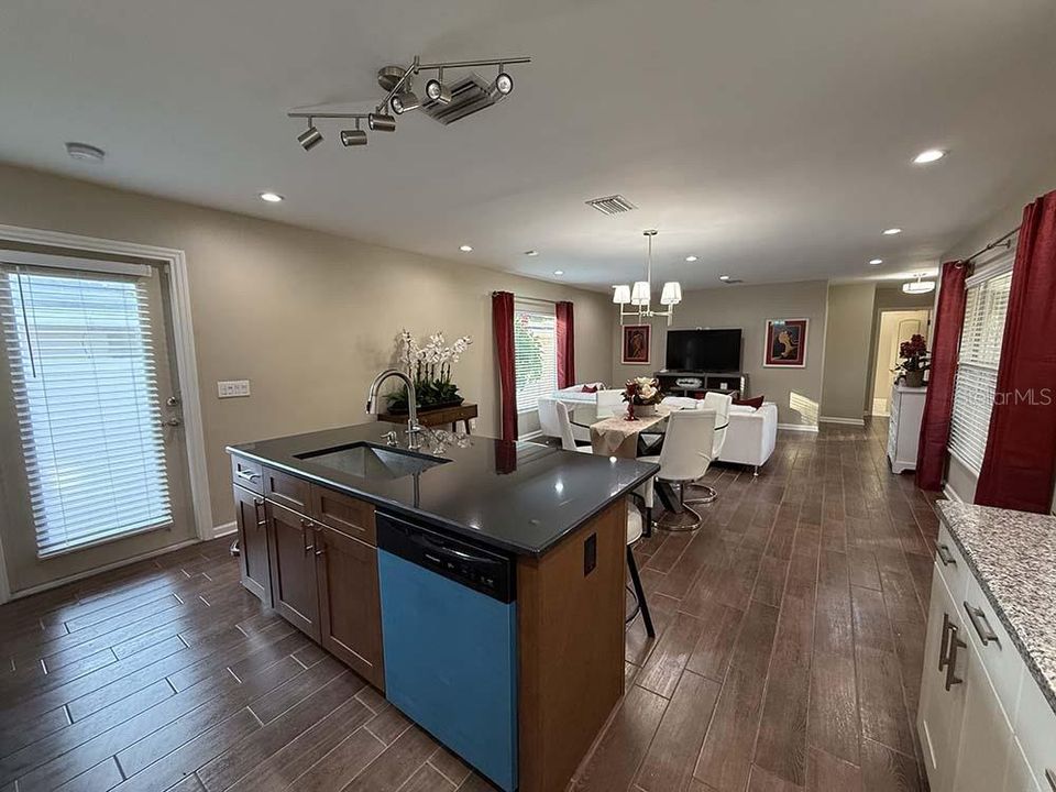 待售: $530,000 (3 贝兹, 2 浴室, 1588 平方英尺)