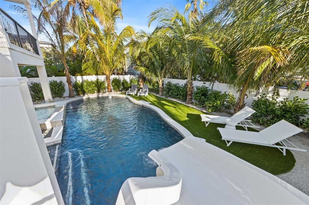 For Sale: $4,475,000 (8 beds, 8 baths, 3899 Square Feet)