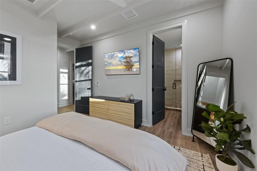 For Sale: $4,475,000 (8 beds, 8 baths, 3899 Square Feet)