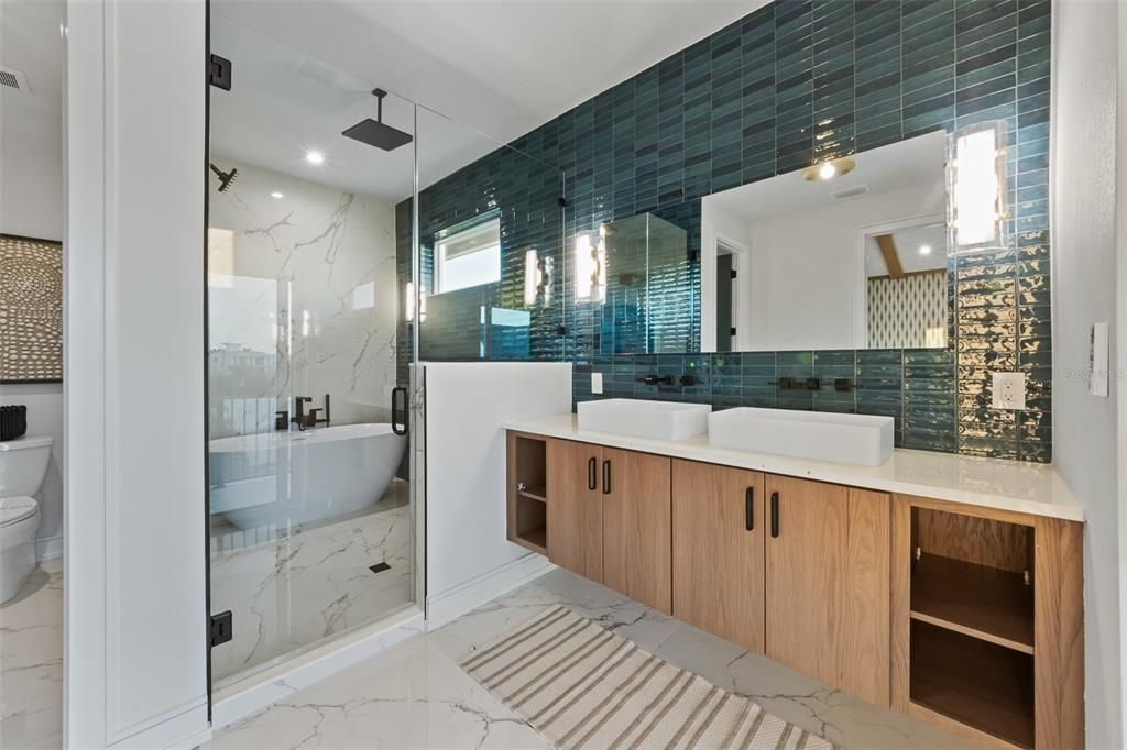 For Sale: $4,475,000 (8 beds, 8 baths, 3899 Square Feet)