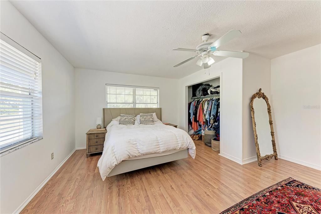 На продажу: $725,000 (6 спален, 0 ванн, 5132 Квадратных фут)