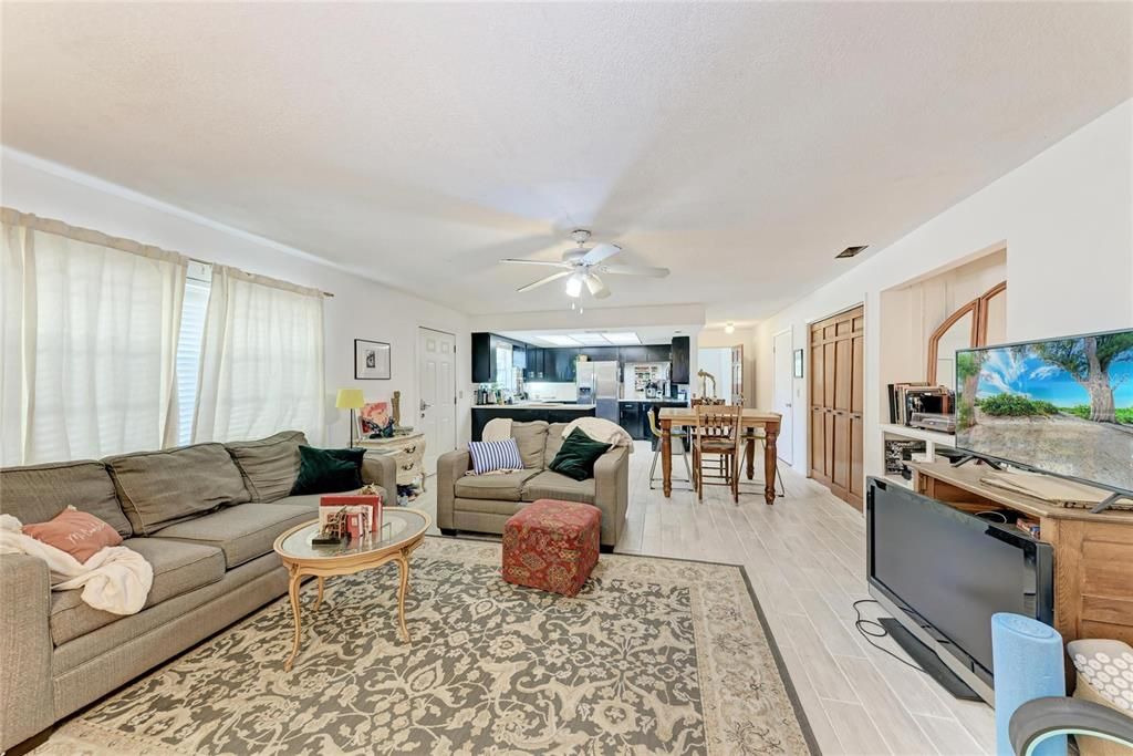 На продажу: $725,000 (6 спален, 0 ванн, 5132 Квадратных фут)