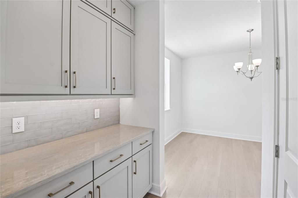 待售: $974,990 (5 贝兹, 4 浴室, 3542 平方英尺)