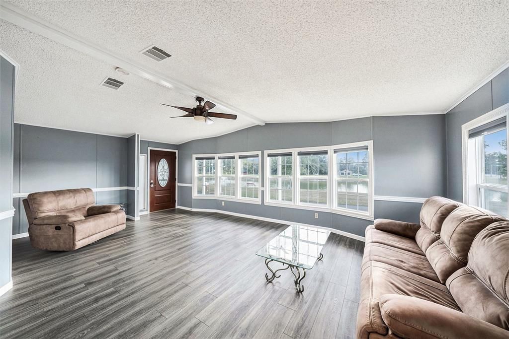 For Sale: $195,000 (2 beds, 2 baths, 1482 Square Feet)