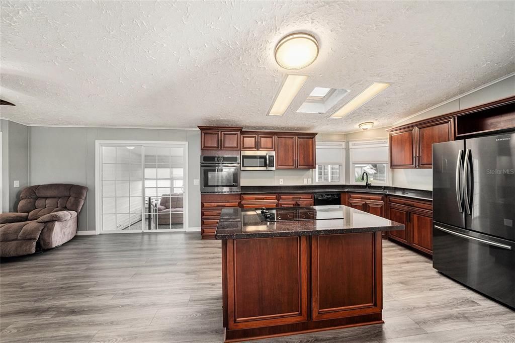 For Sale: $195,000 (2 beds, 2 baths, 1482 Square Feet)