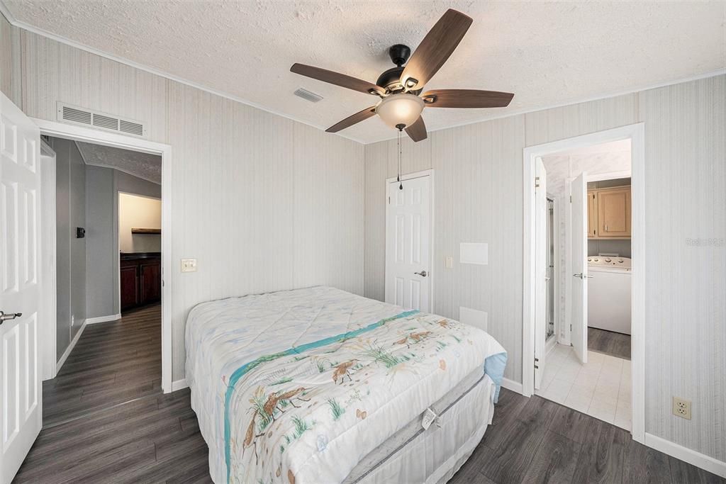 For Sale: $195,000 (2 beds, 2 baths, 1482 Square Feet)