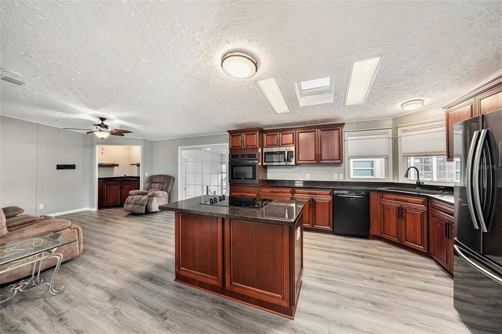 For Sale: $195,000 (2 beds, 2 baths, 1482 Square Feet)