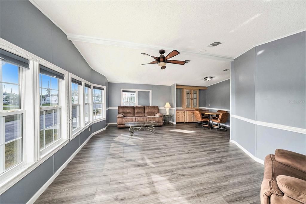 For Sale: $195,000 (2 beds, 2 baths, 1482 Square Feet)