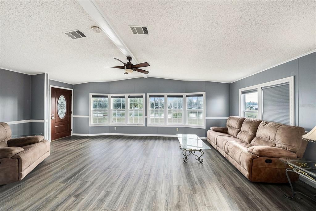 For Sale: $195,000 (2 beds, 2 baths, 1482 Square Feet)